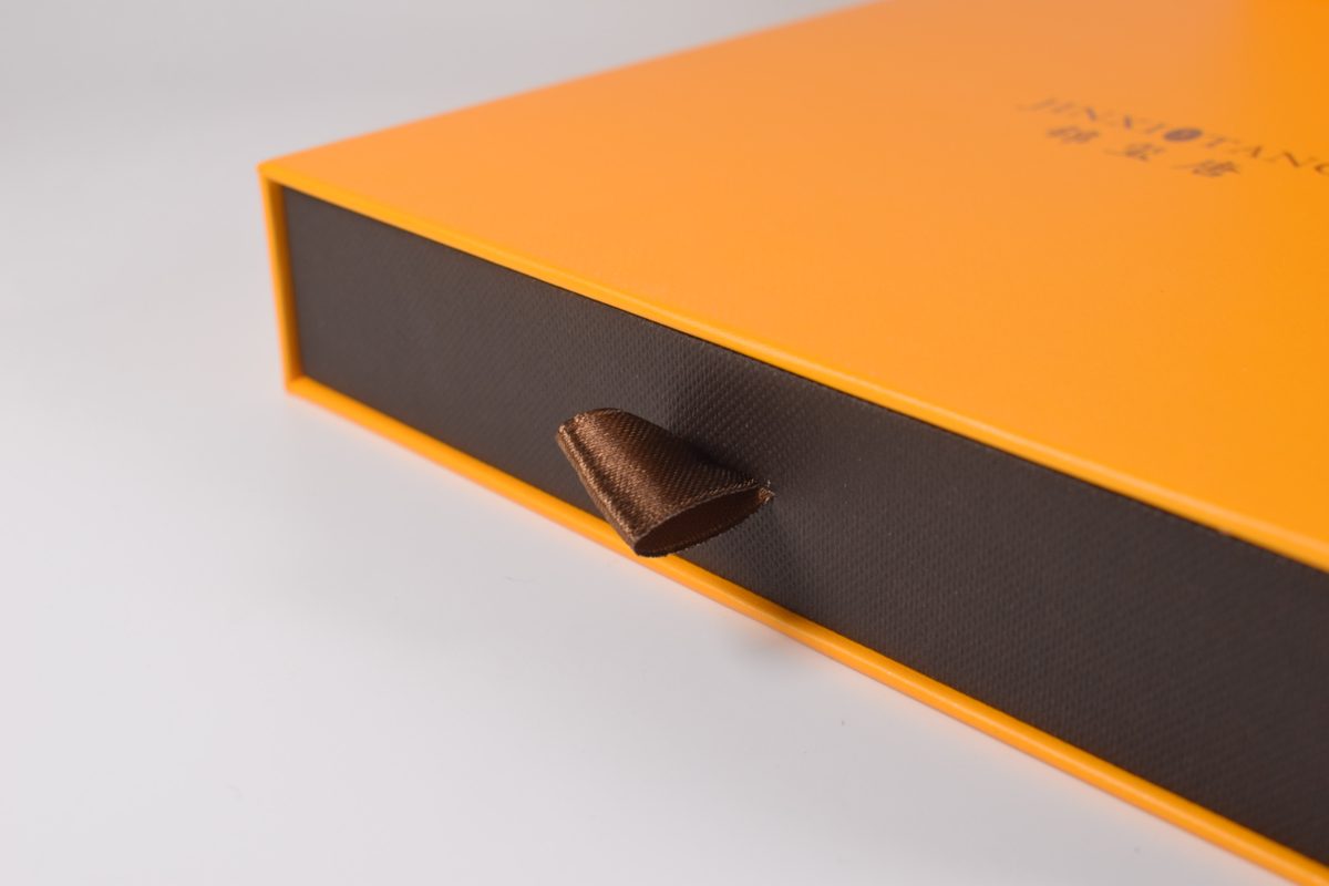Drawer Box with Contrast Interior